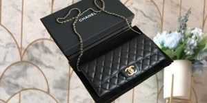 tas chanel mirror